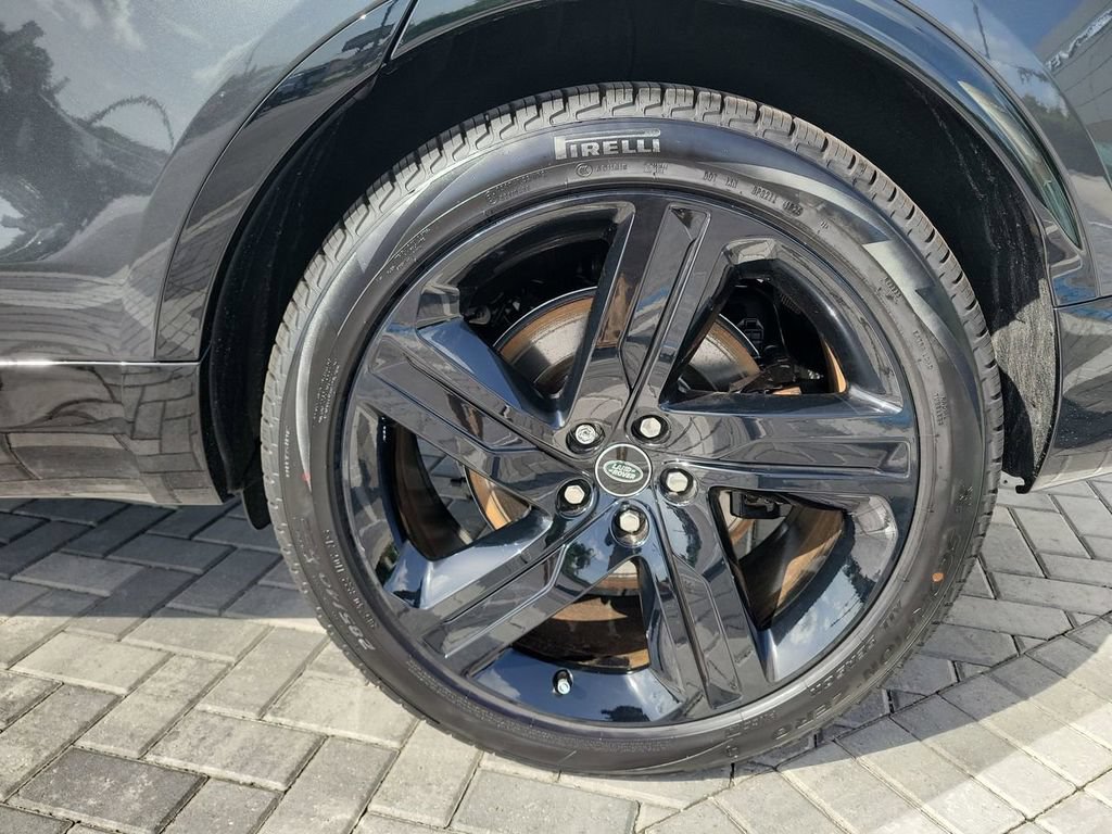 New 2025 Land Rover Discovery Metropolitan Edition AWD/4WD image 14