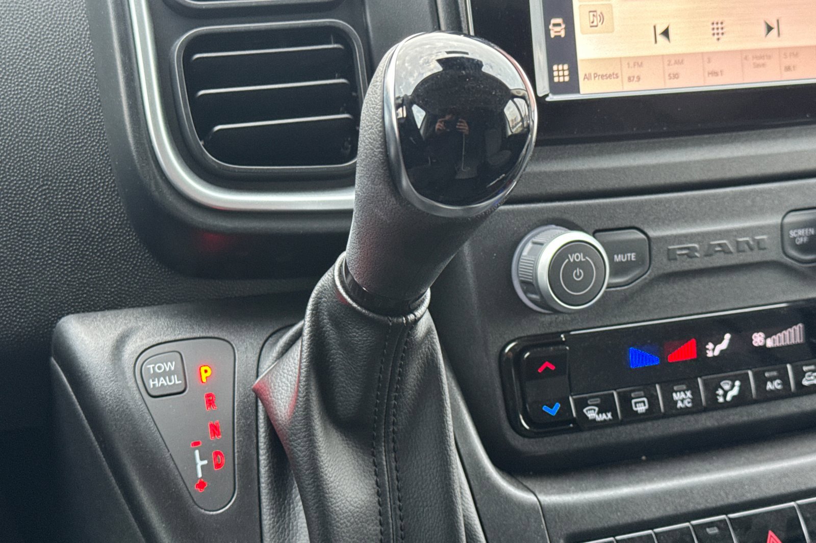 New 2026 RAM ProMaster 1500 w/ Quick Order Package 22G SLT image 20