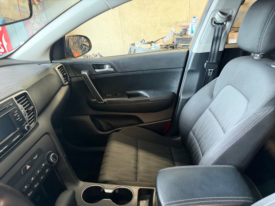 Used 2017 Kia Sportage LX AWD/4WD image 32