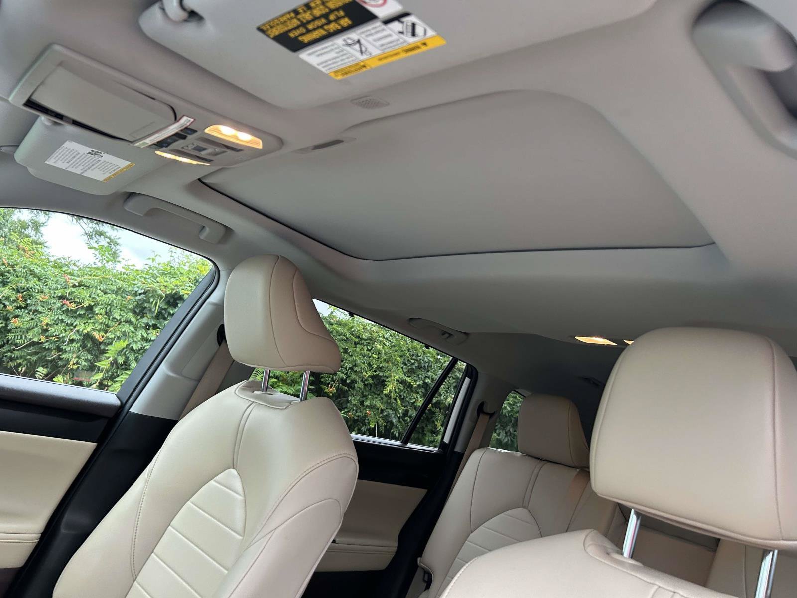 Used 2020 Toyota Highlander XLE FWD image 23