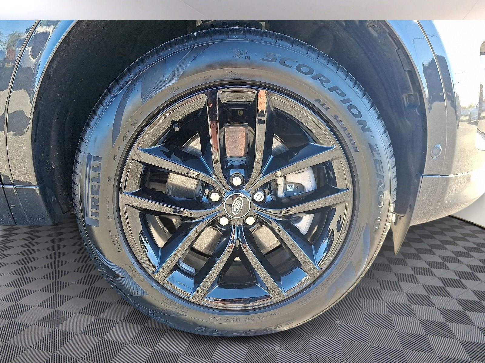 Used 2025 Land Rover Discovery Sport S image 7