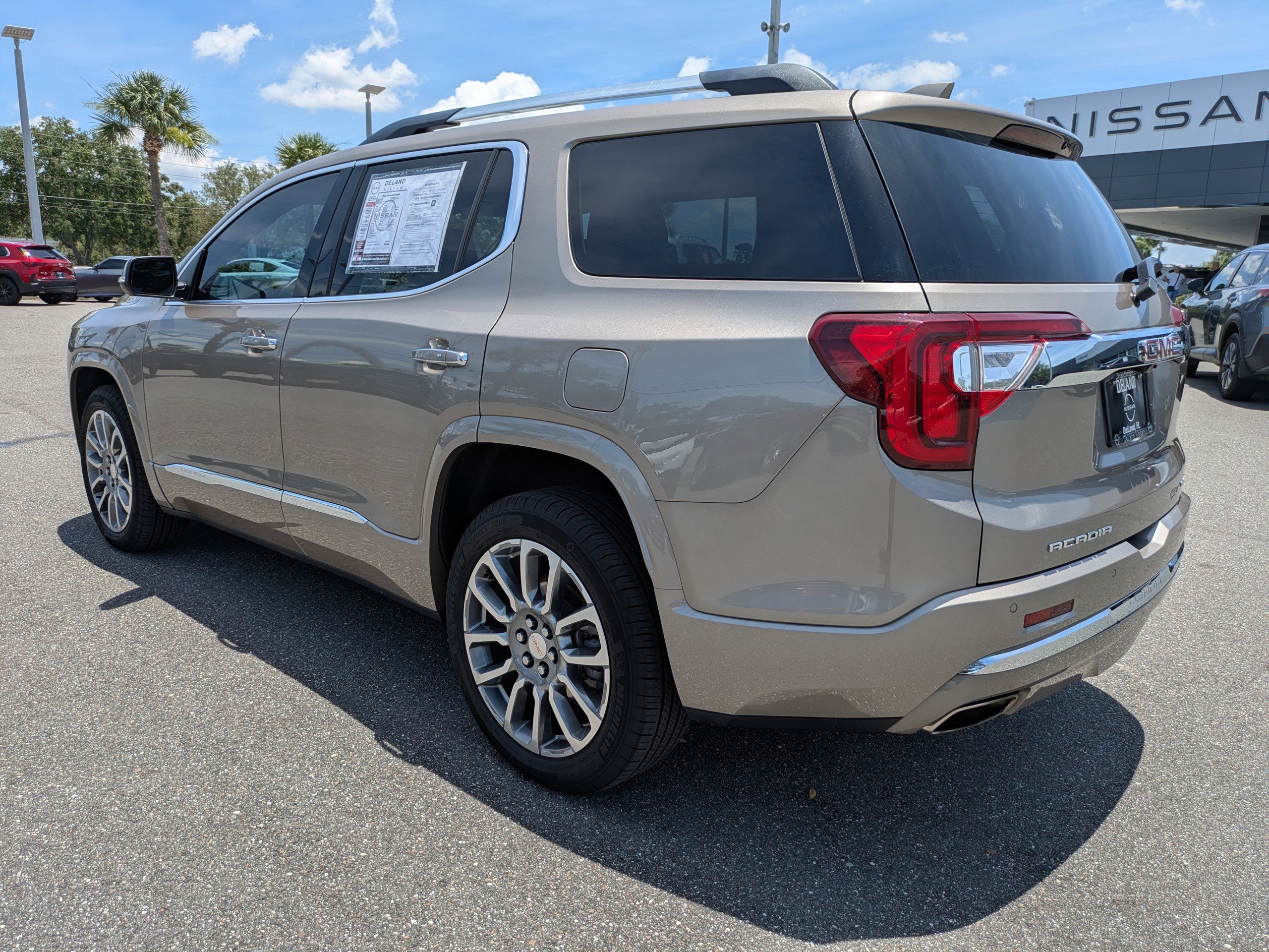 Used 2023 GMC Acadia Denali w/ Denali Ultimate Package AWD/4WD image 6