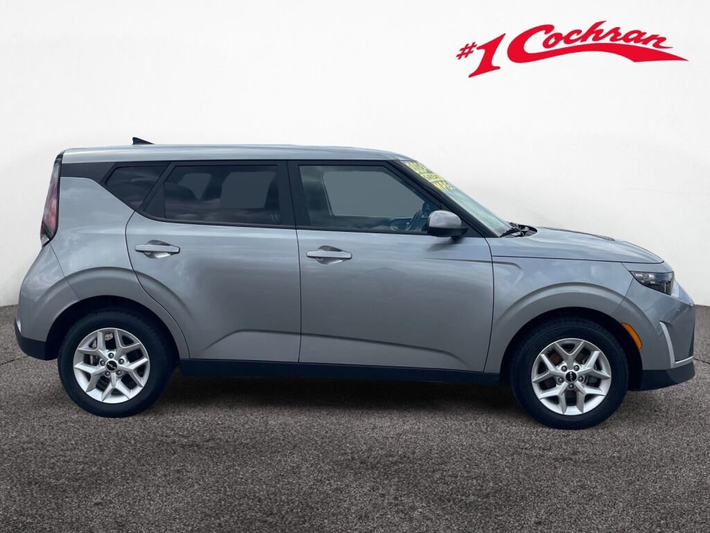 Used 2024 Kia Soul LX w/ Option Group 015 FWD image 25