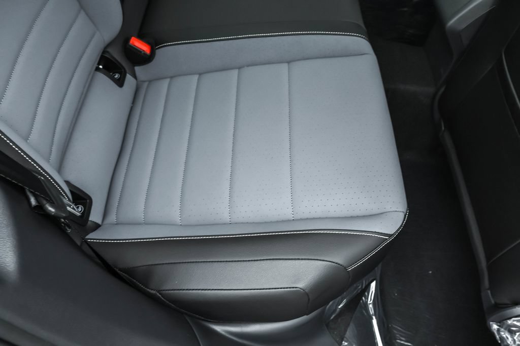 Used 2026 Volkswagen Jetta SE FWD image 32