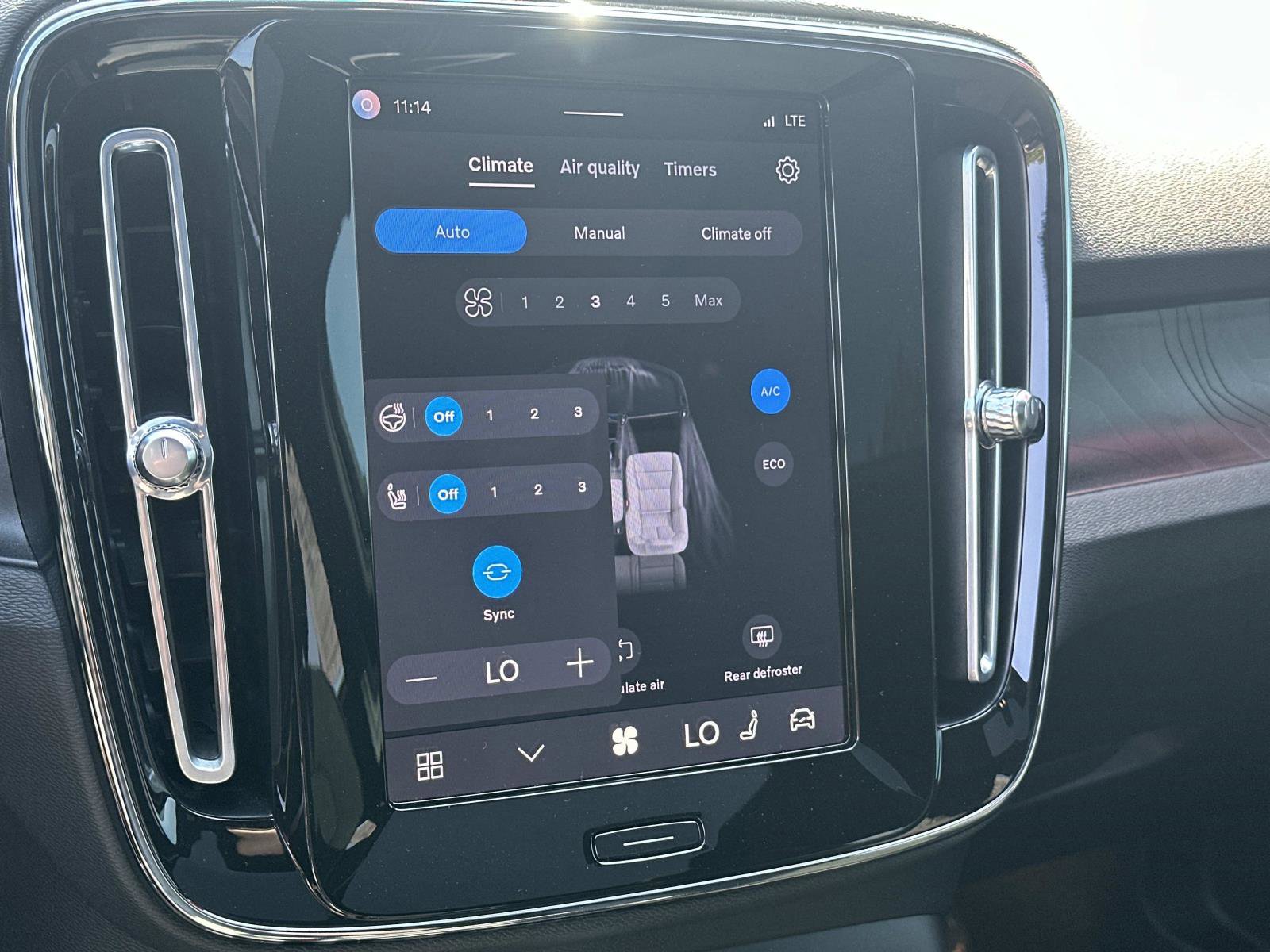 Certified 2023 Volvo C40 P8 Recharge Ultimate w/ Protection Package Premier image 12