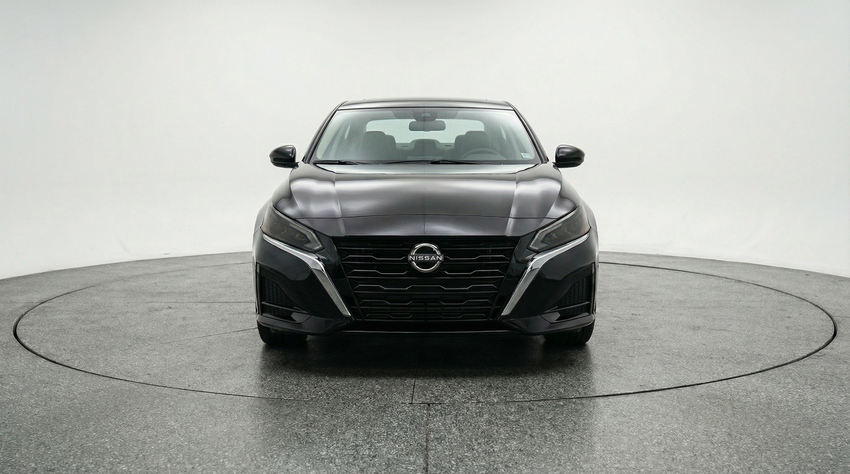 Used 2025 Nissan Altima 2.5 SV image 2