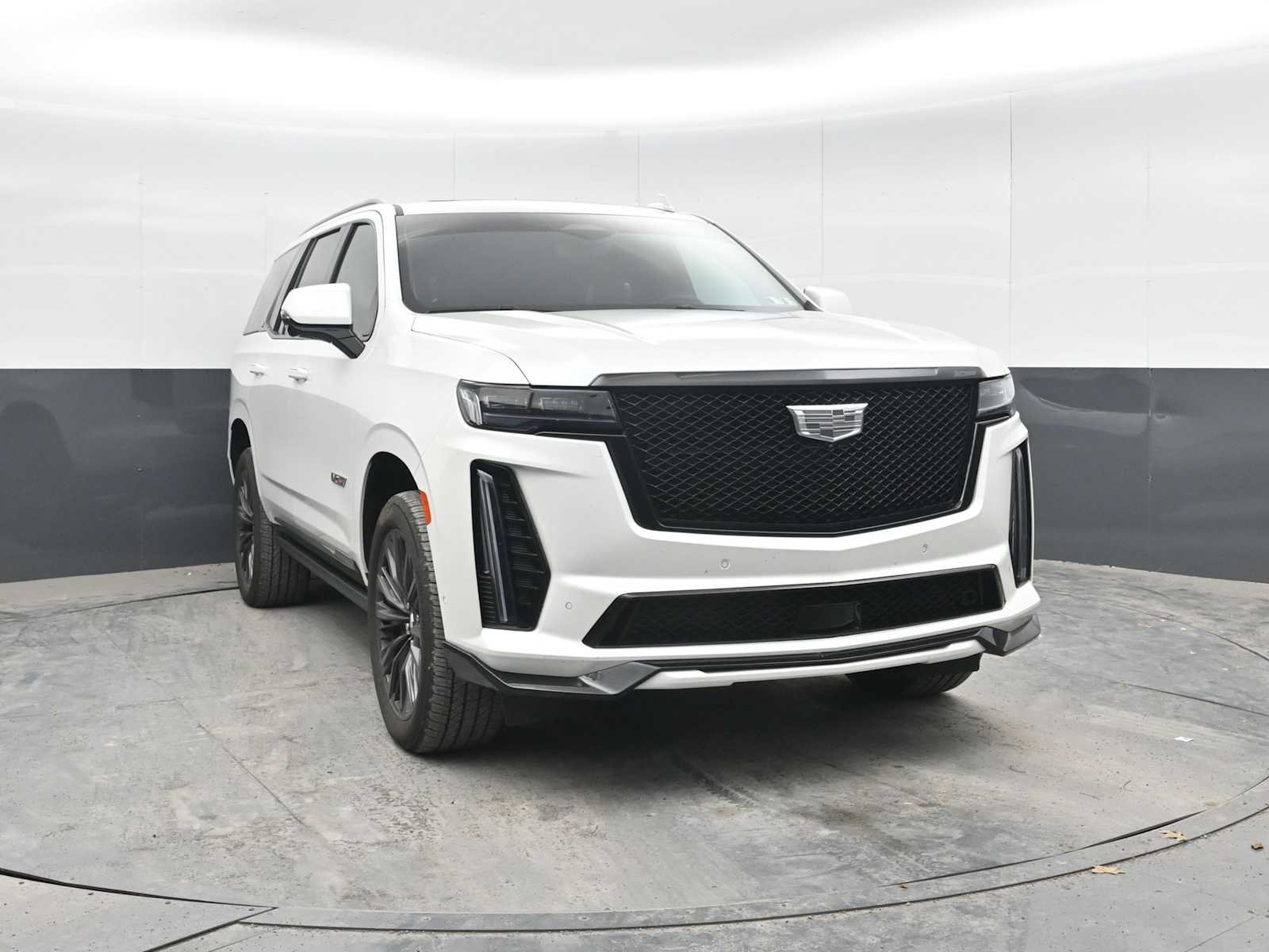 Used 2024 Cadillac Escalade V w/ LPO, ONYX Package AWD/4WD image 6