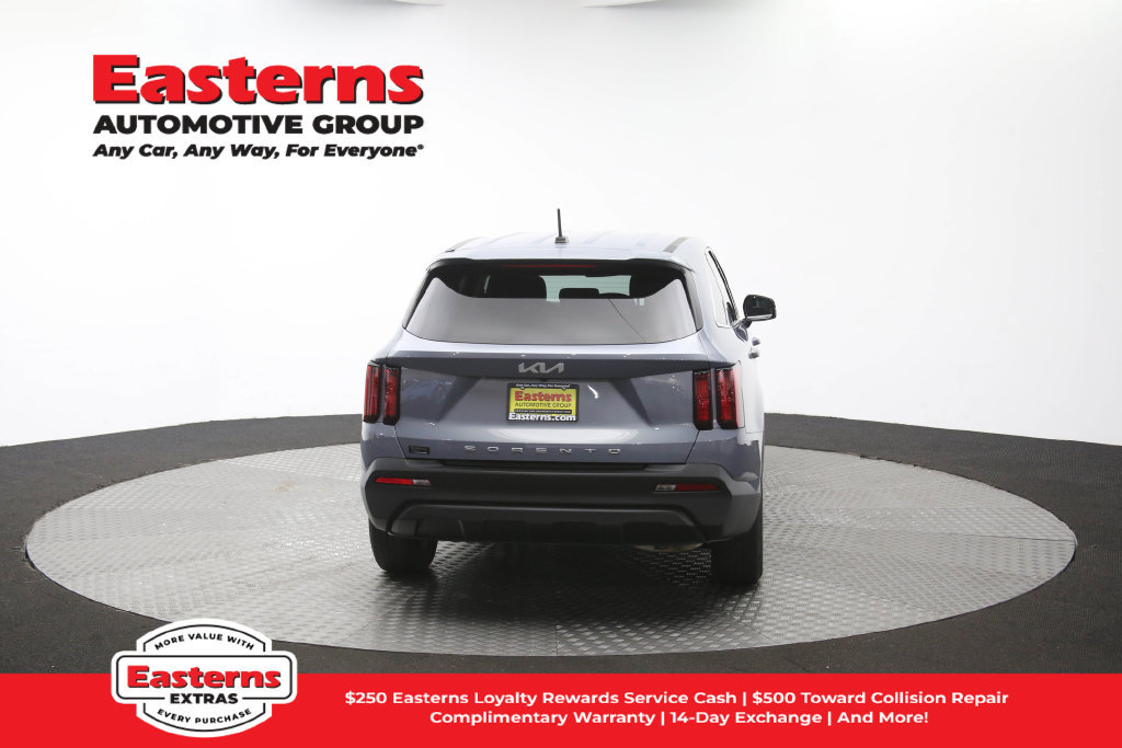 Used 2022 Kia Sorento LX FWD image 36