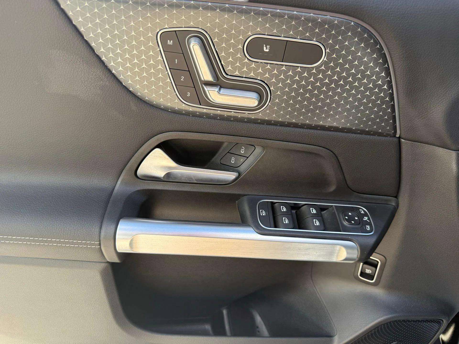 Used 2025 Mercedes-Benz GLB 250 GLB 250 image 36