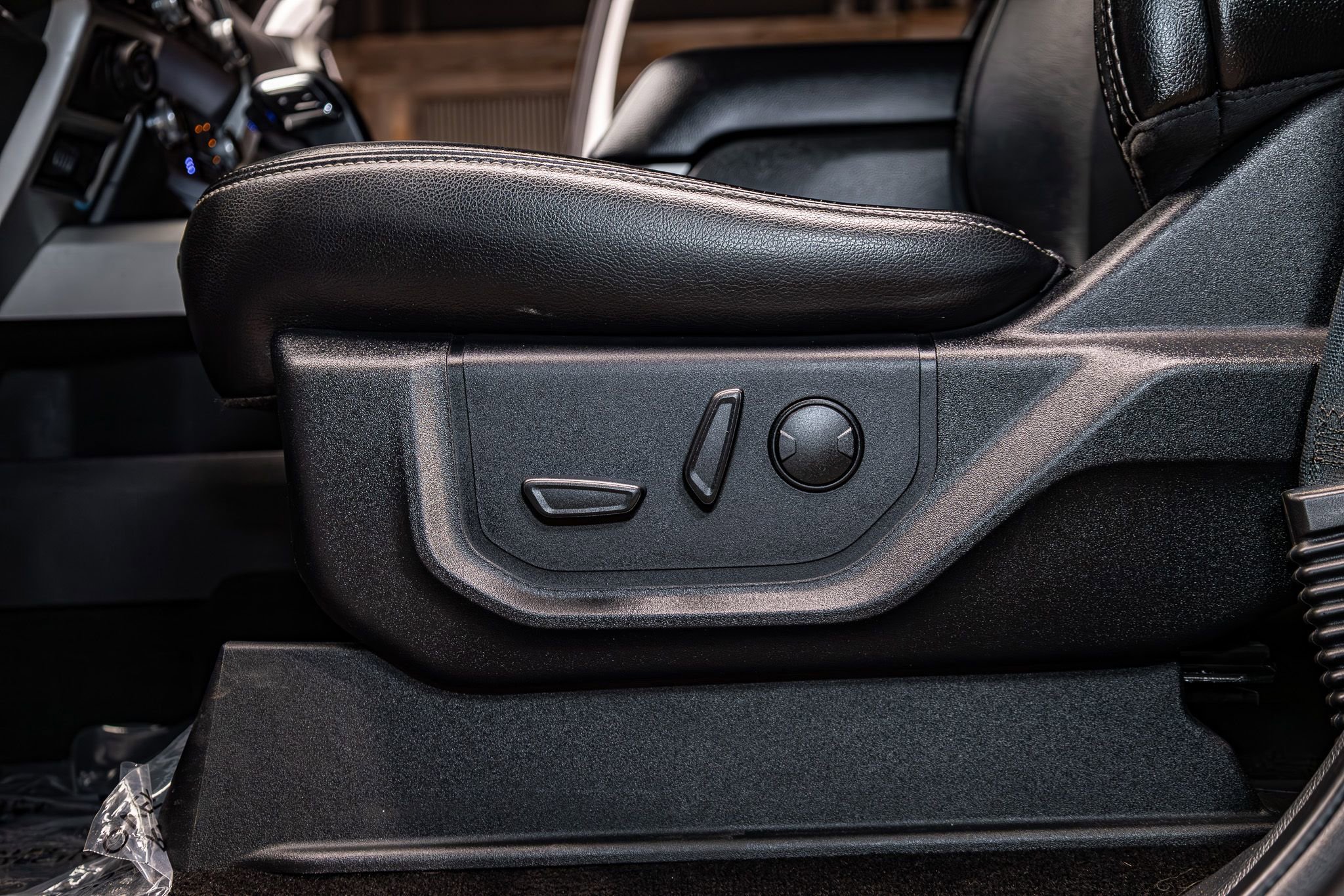 Used 2019 Ford F150 Lariat w/ Equipment Group 502A Luxury image 22