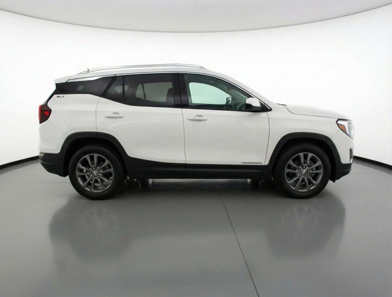 Used 2024 GMC Terrain SLT image 11