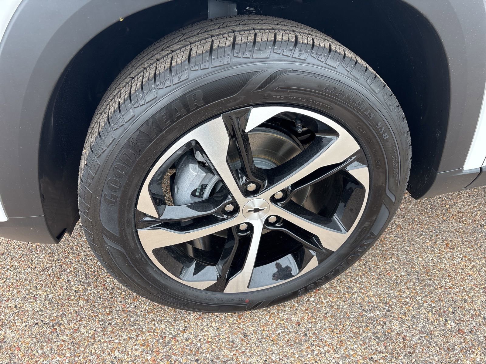 New 2026 Chevrolet Trax RS w/ Sunroof Package image 32