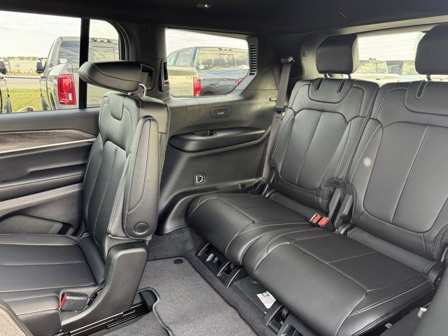 New 2025 Jeep Grand Cherokee L Limited w/ Trailer Tow Package image 30