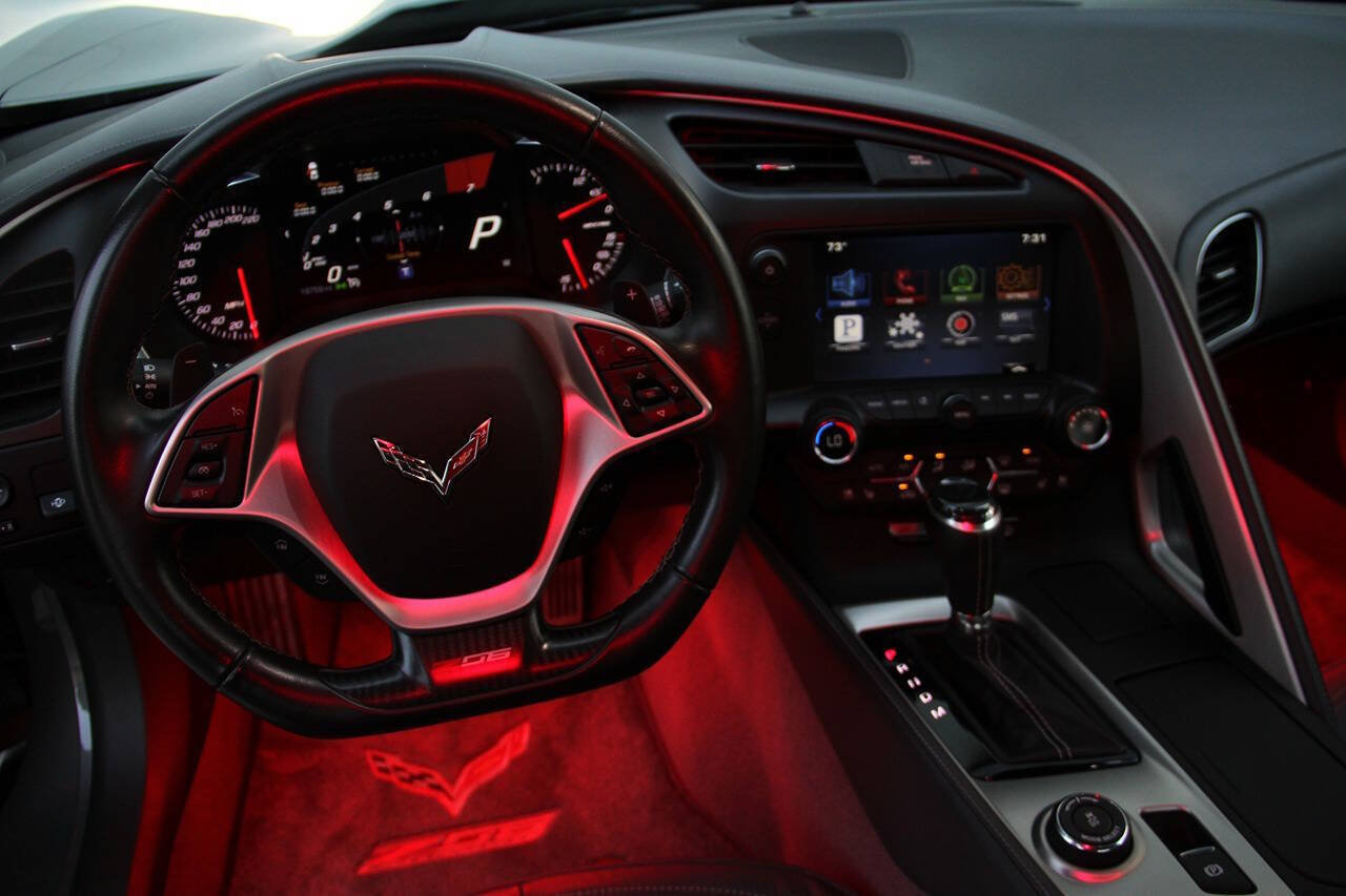 Used 2015 Chevrolet Corvette Z06 w/ 3LZ Preferred Equipment Group RWD image 16