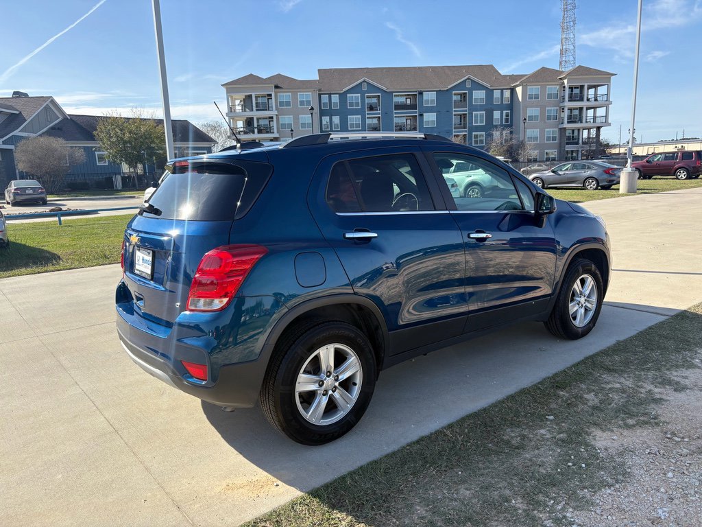 Used 2020 Chevrolet Trax LT w/ LT Convenience Package image 8