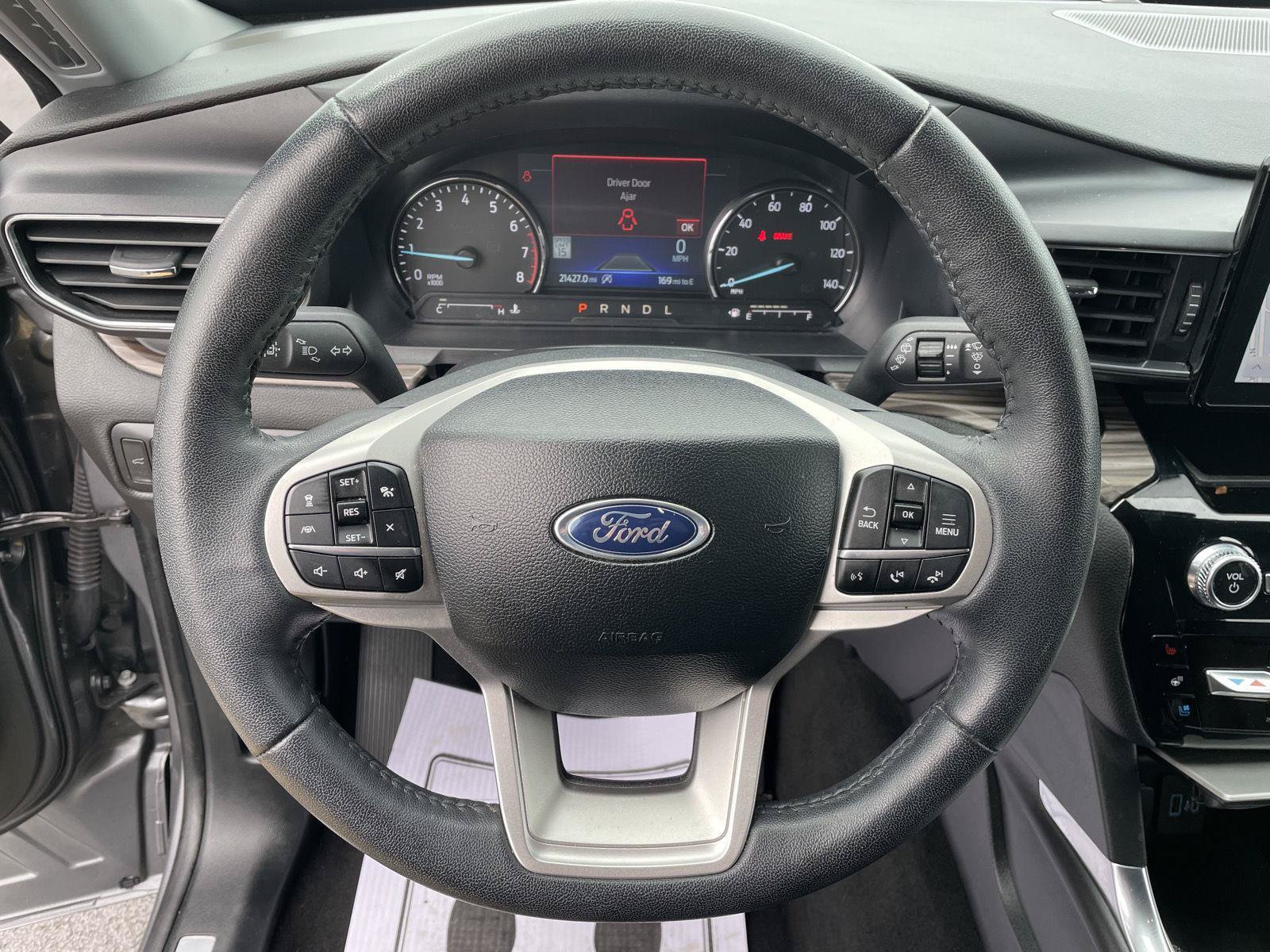 Used 2024 Ford Explorer Limited w/ Equipment Group 301A AWD/4WD image 13