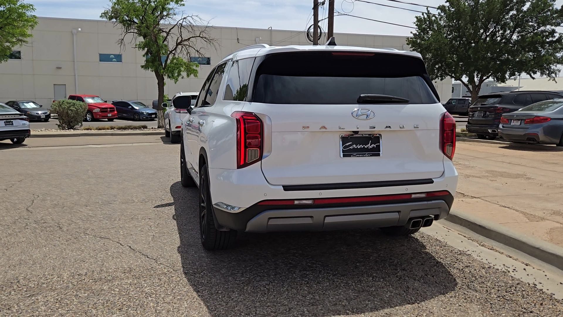 Used 2024 Hyundai Palisade Limited FWD image 7