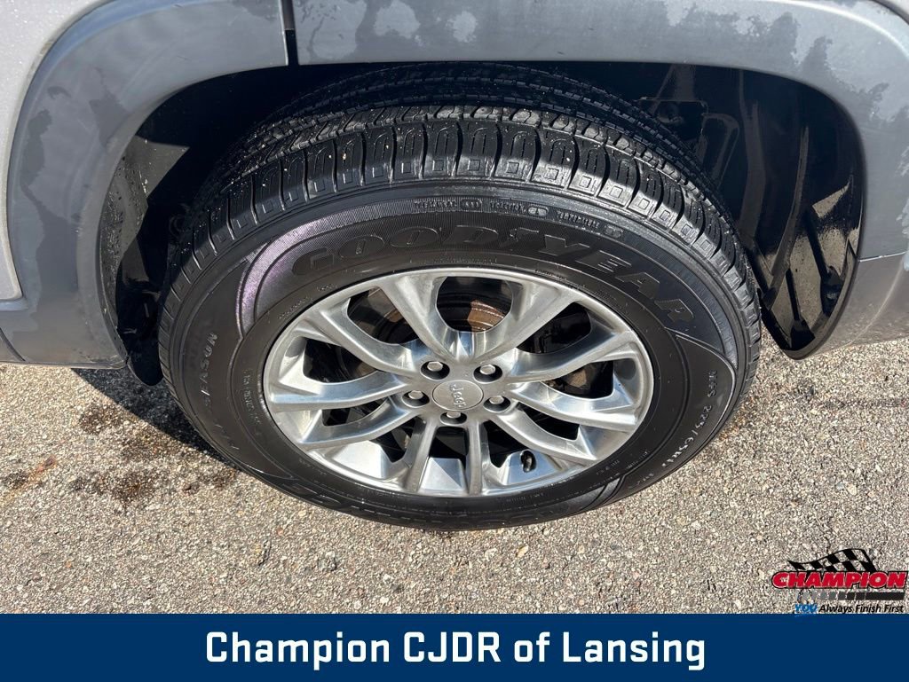 Used 2021 Jeep Cherokee Latitude Lux w/ Sun & Sound Group AWD/4WD image 5