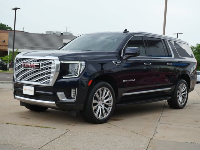 Used 2023 GMC Yukon XL Denali AWD/4WD image 3