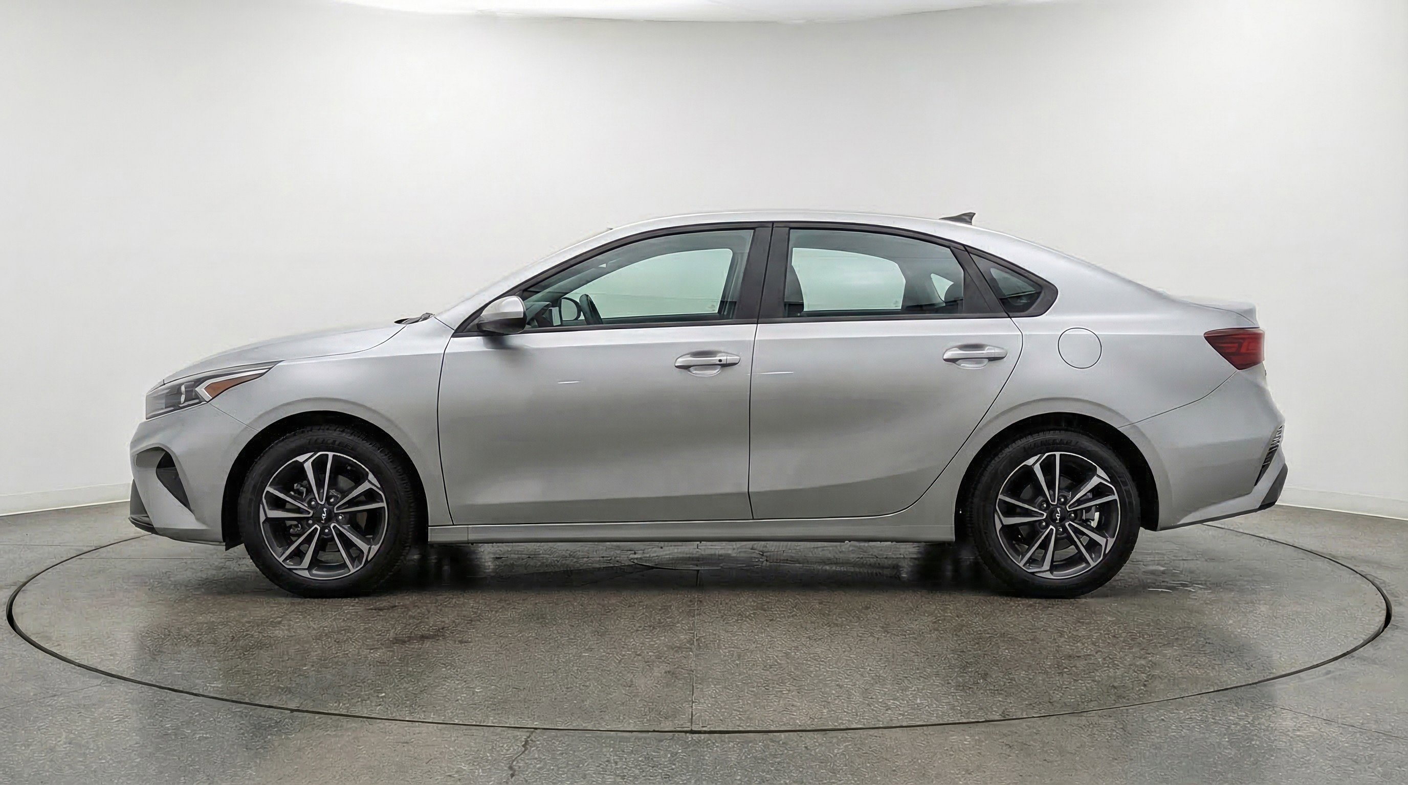 Used 2024 Kia Forte LXS image 5