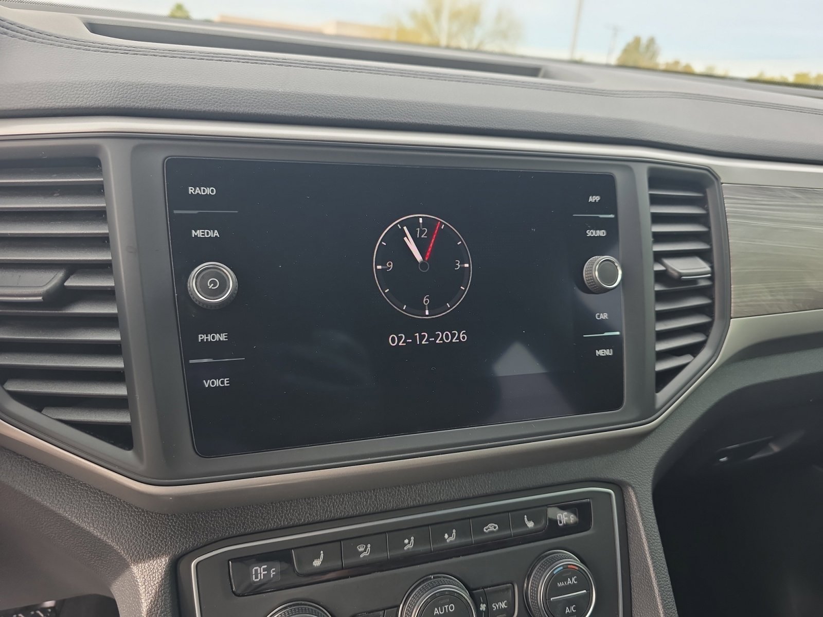 Used 2020 Volkswagen Atlas Cross Sport SE w/ Panoramic Sunroof Package image 12