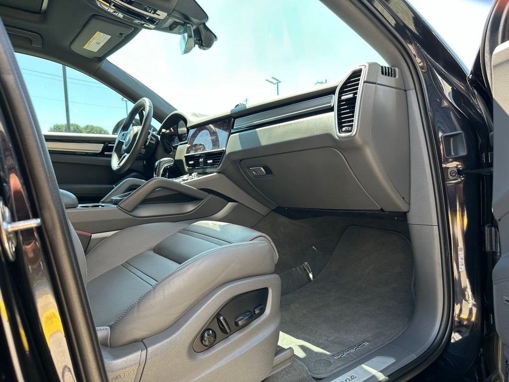 Used 2022 Porsche Cayenne E-Hybrid Coupe image 56