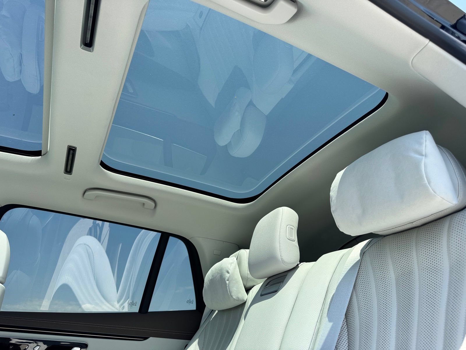 New 2026 Mercedes-Benz EQS 400 4MATIC SUV image 36
