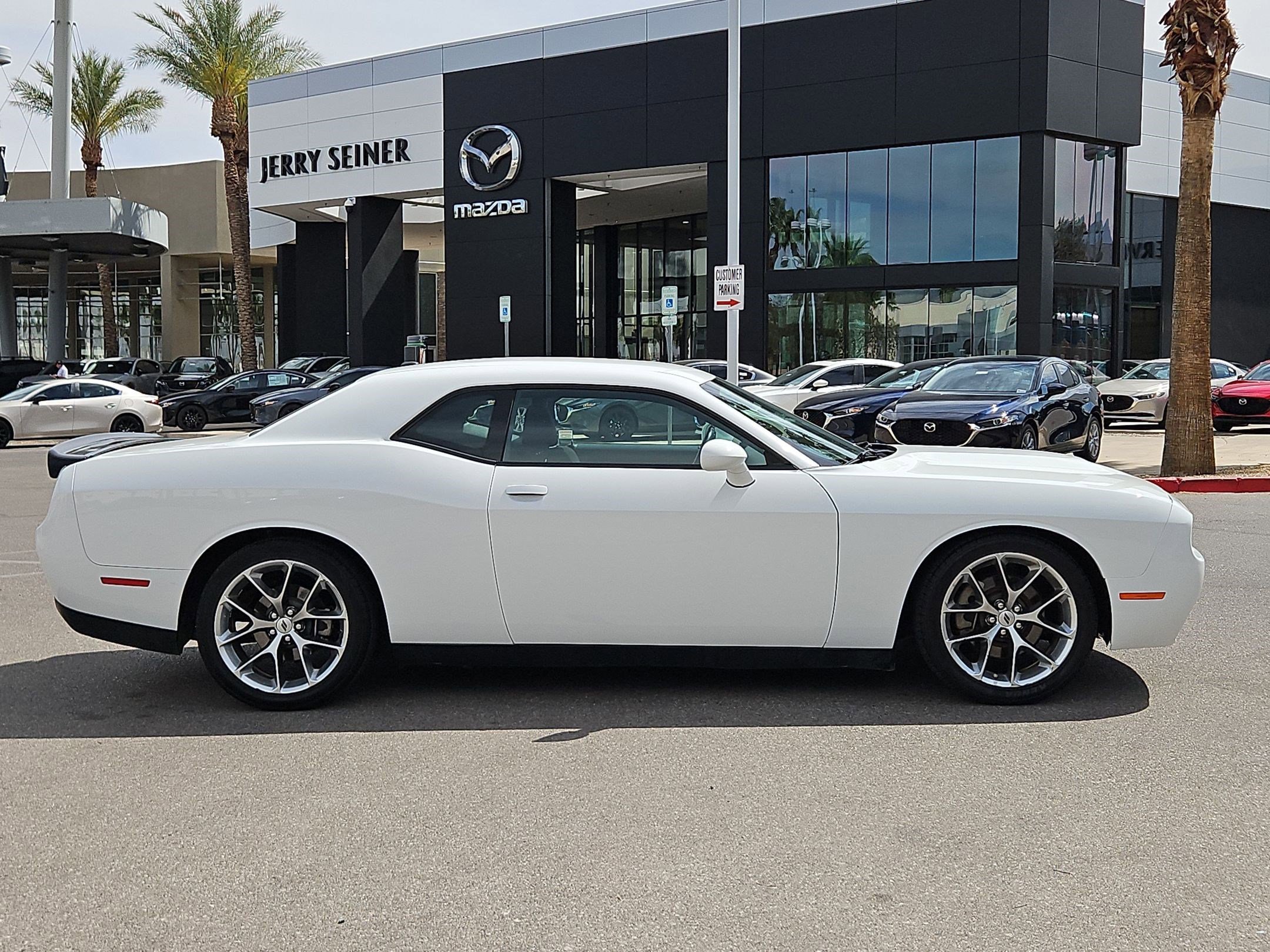Used 2022 Dodge Challenger GT image 6