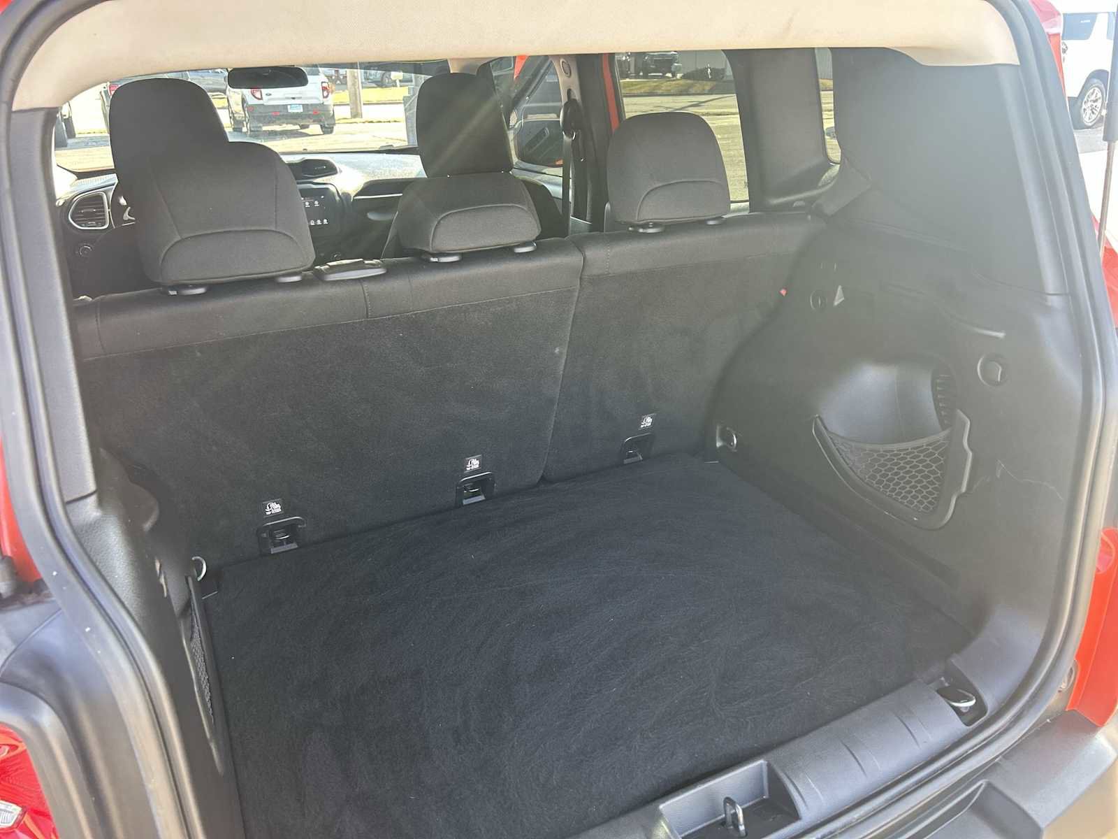 Used 2020 Jeep Renegade Latitude w/ Cold Weather Group image 24