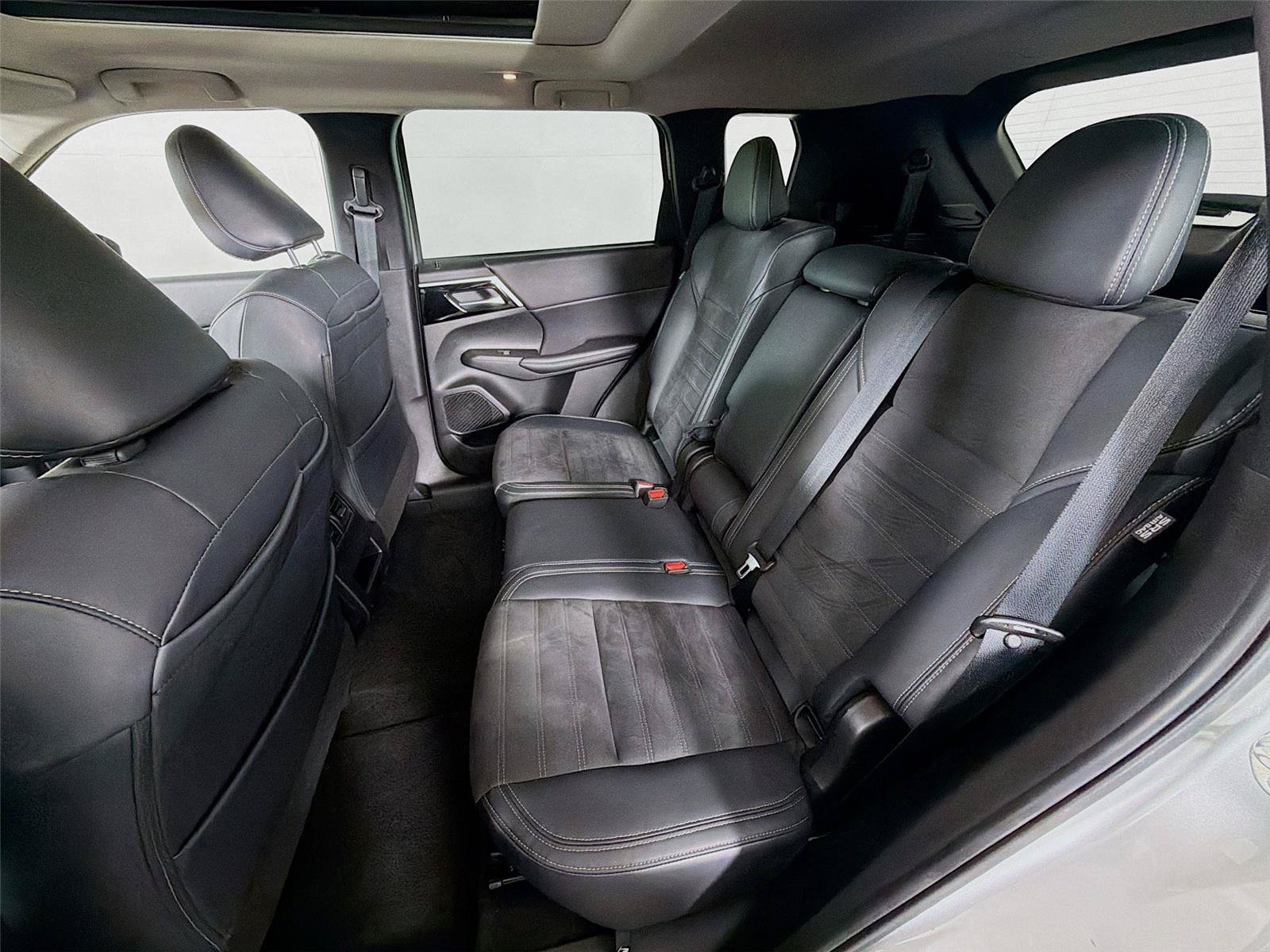 Used 2023 Mitsubishi Outlander SE FWD image 25