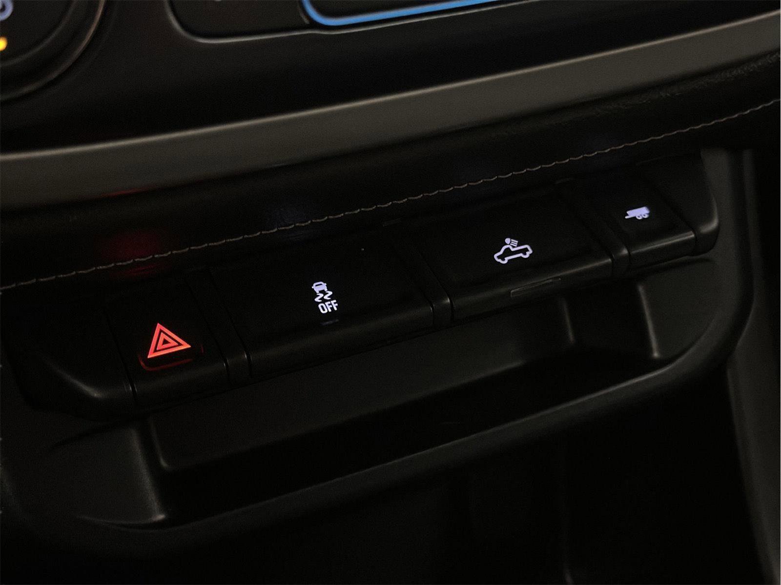 Certified 2018 GMC Canyon SLE w/ SLE Convenience Package image 34