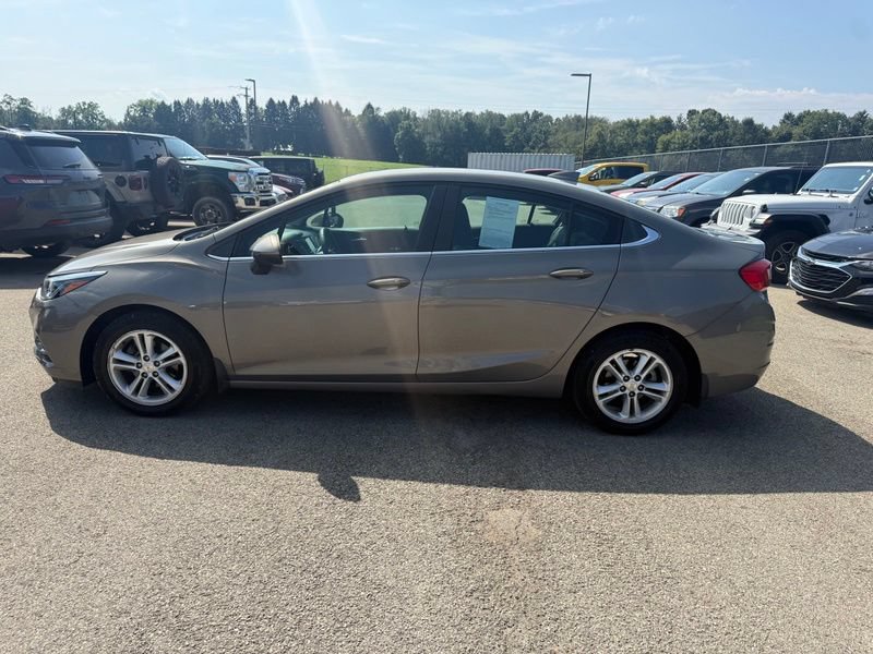 Used 2018 Chevrolet Cruze LT w/ Convenience Package FWD image 18