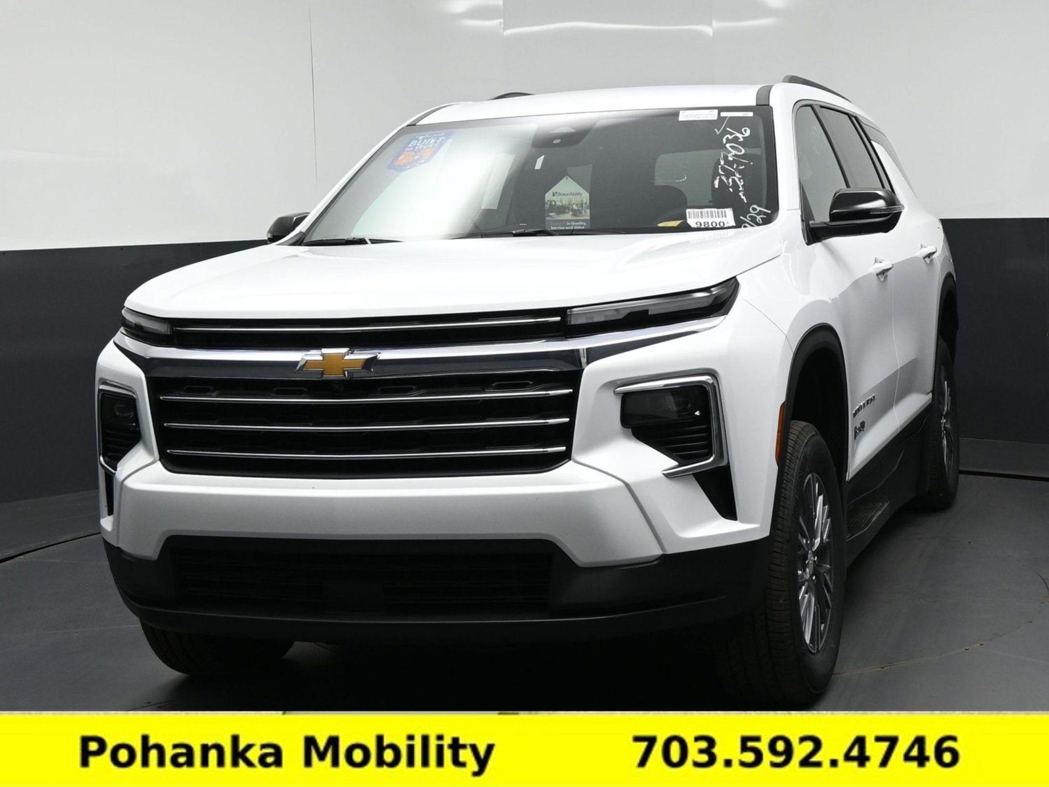Used 2026 Chevrolet Traverse LT w/ Driver Confidence Package FWD image 2