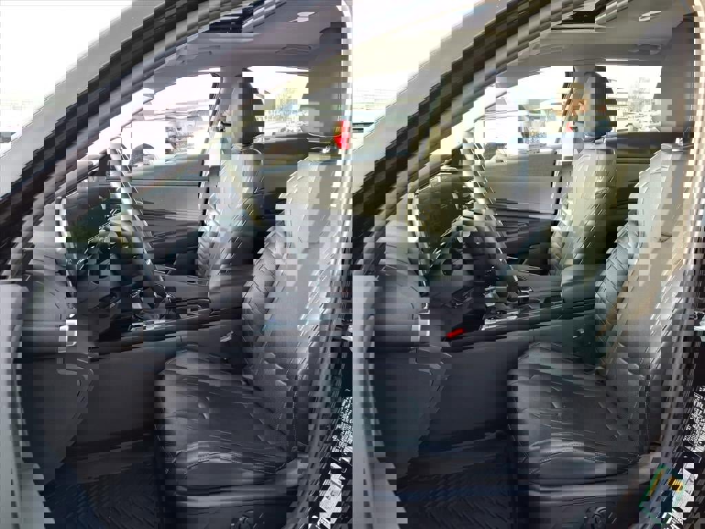 Used 2023 Hyundai Elantra Limited image 18