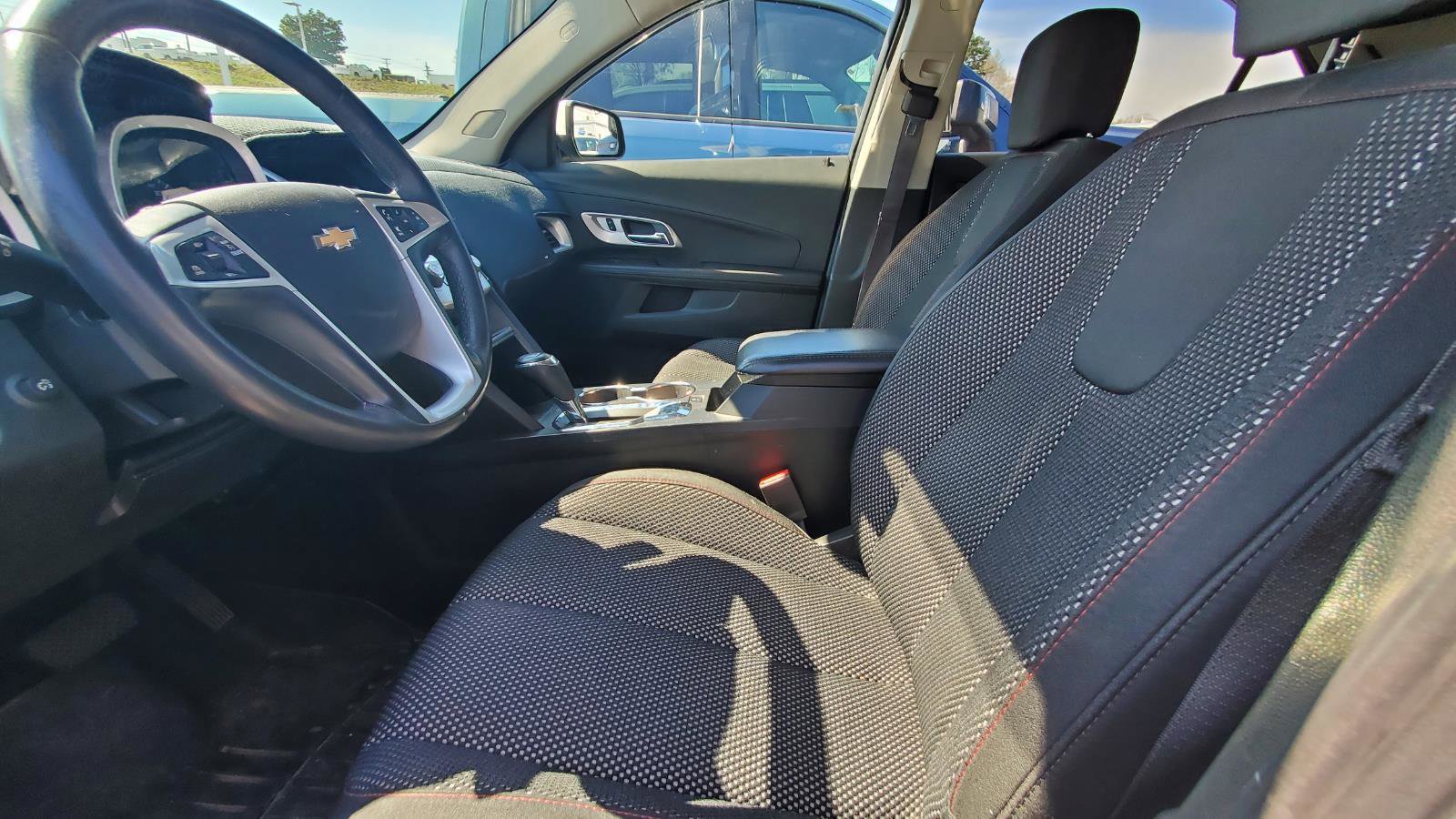 Used 2017 Chevrolet Equinox LT w/ Convenience Package image 3