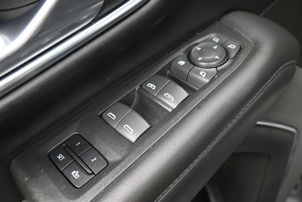 Used 2022 Chevrolet Suburban Z71 w/ Luxury Package AWD/4WD image 14