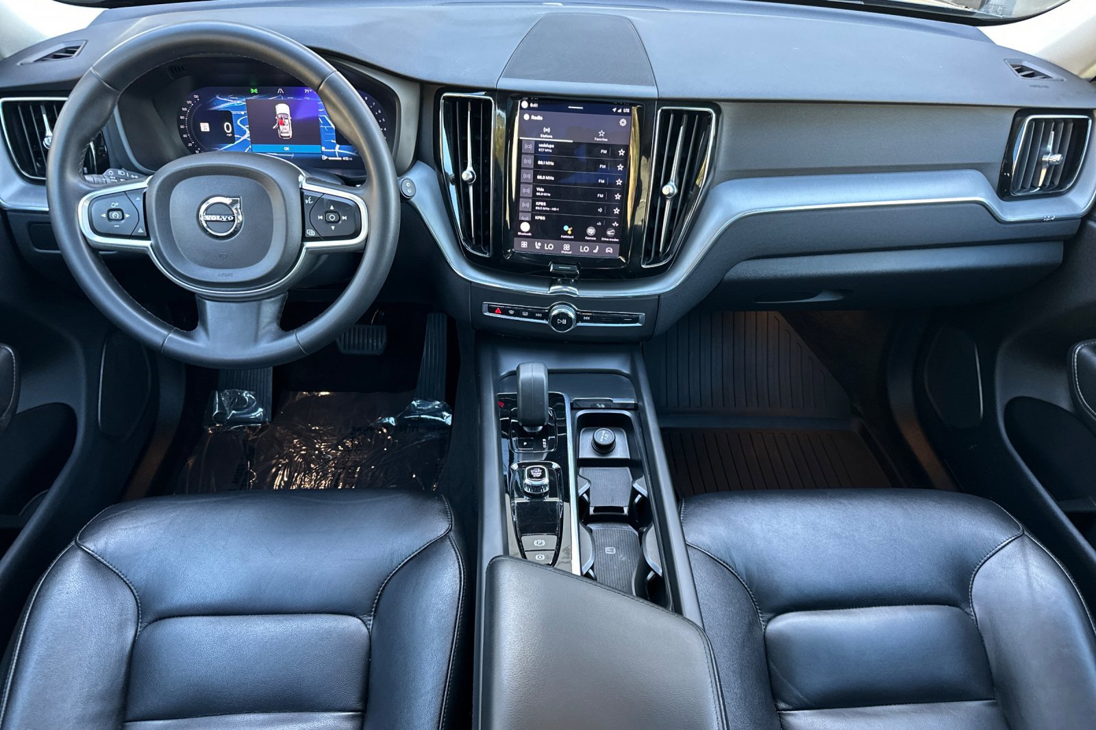 Certified 2023 Volvo XC60 B5 Core w/ Climate Package image 16