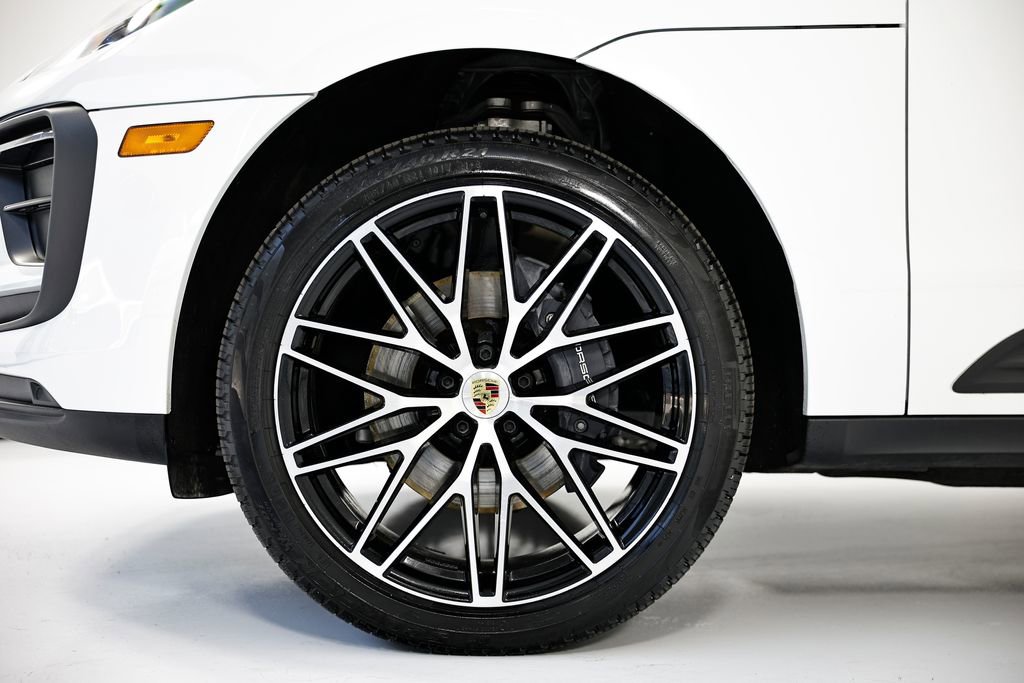 Certified 2026 Porsche Macan image 13