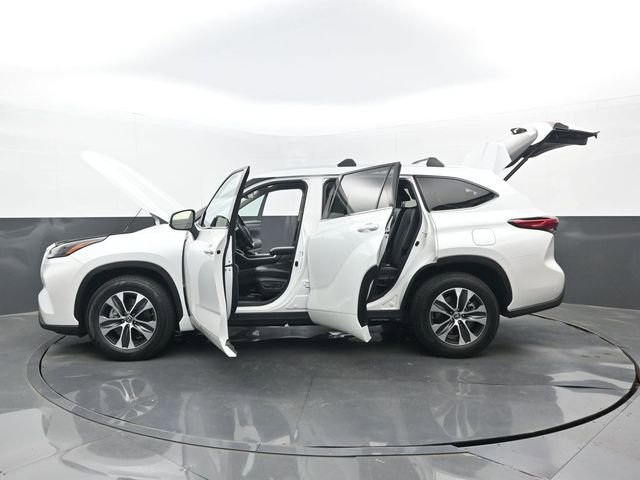 Used 2022 Toyota Highlander XLE image 36