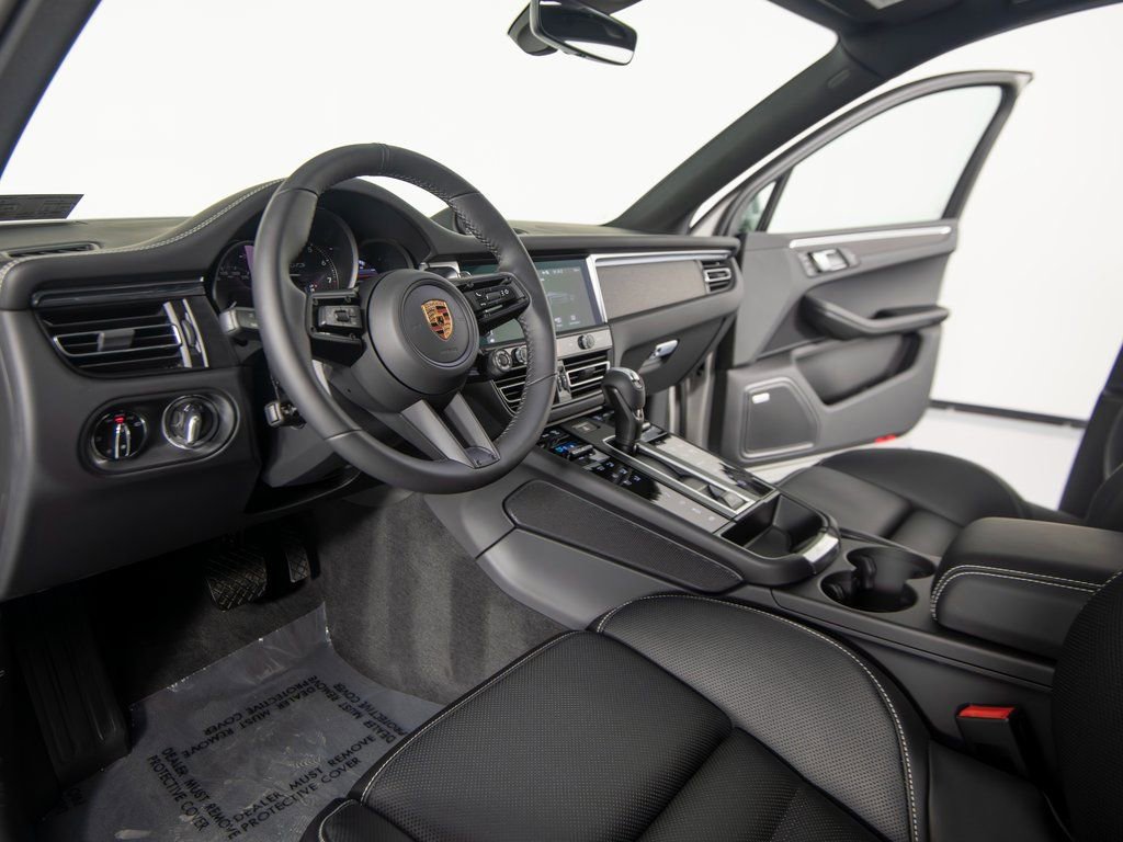 New 2026 Porsche Macan GTS image 4