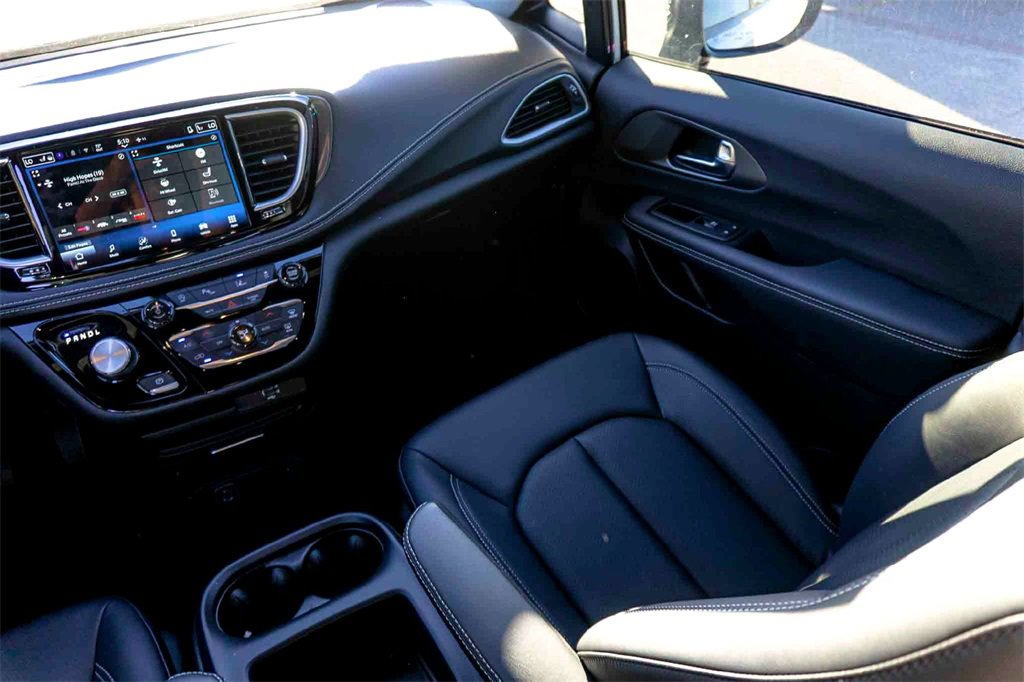 New 2026 Chrysler Pacifica Select w/ S Appearance Package image 23