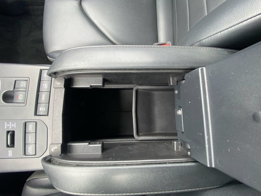 Used 2022 Toyota Highlander XLE AWD/4WD image 25