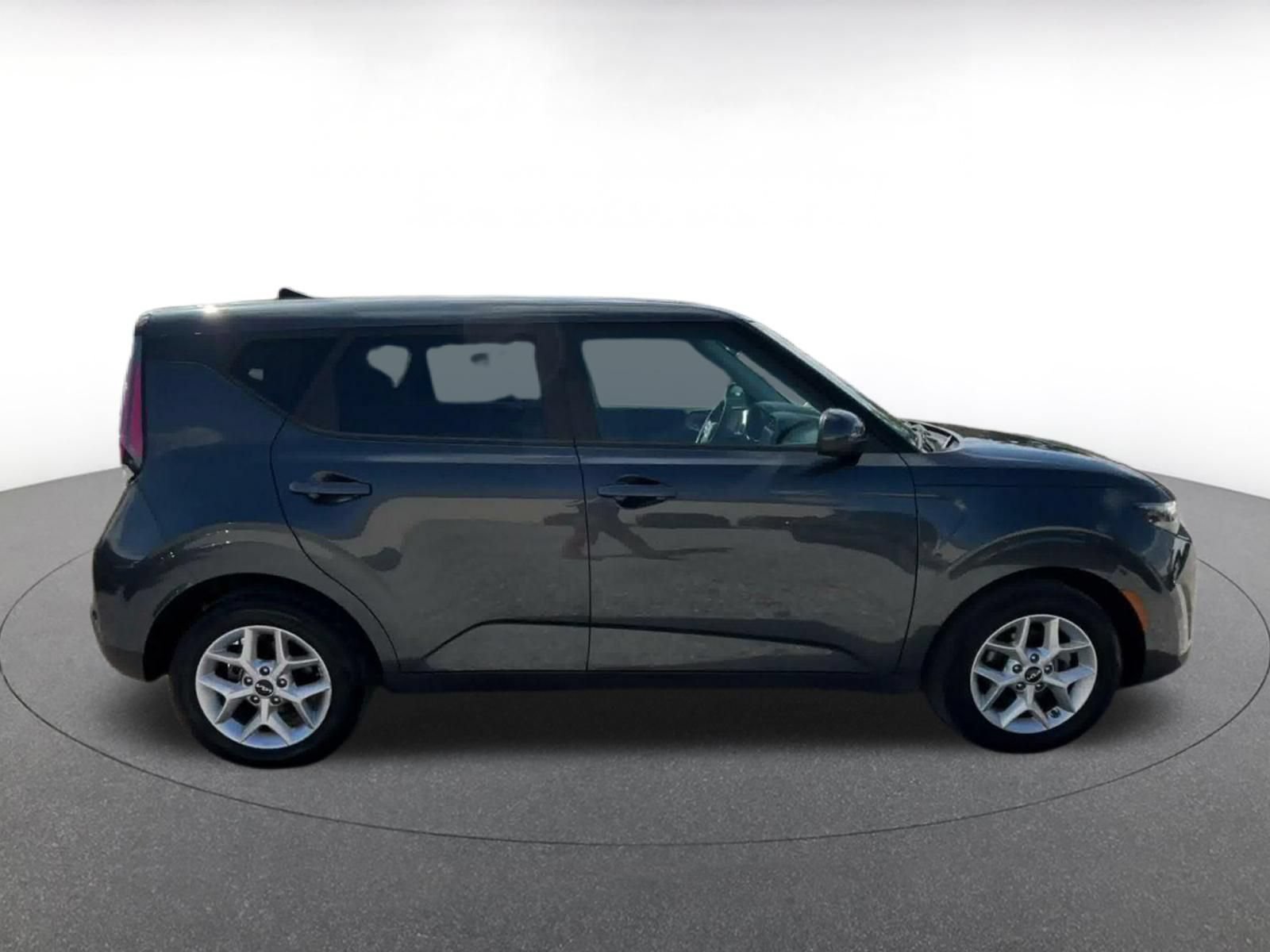 Used 2025 Kia Soul LX w/ LX Technology Package FWD image 15