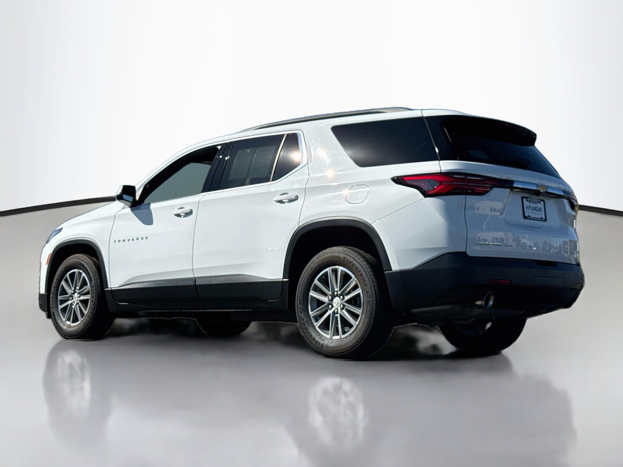Used 2023 Chevrolet Traverse LT w/ LPO, Cargo Package AWD/4WD image 5