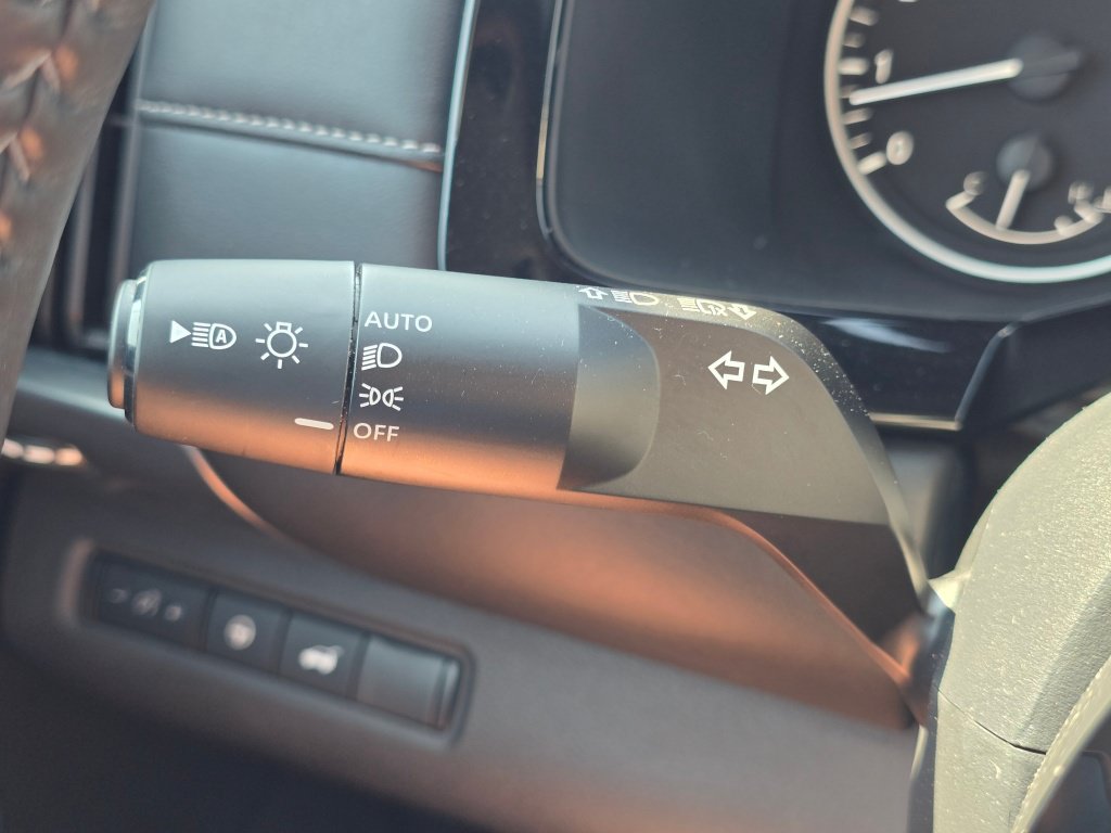 Used 2025 Nissan Pathfinder SL AWD/4WD image 43