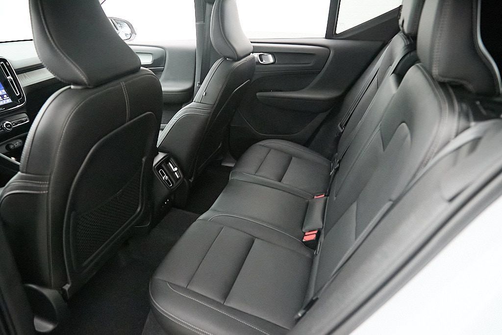 Certified 2026 Volvo XC40 B5 Plus AWD/4WD image 22