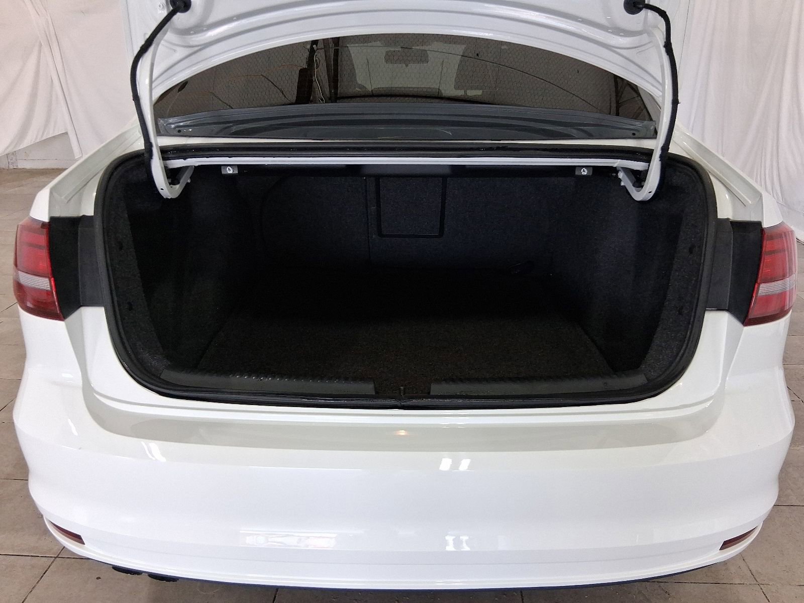 Used 2018 Volkswagen Jetta SEL FWD image 28