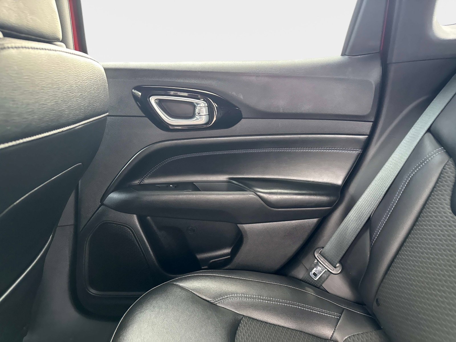 Used 2025 Jeep Compass Latitude w/ Altitude Special Edition image 15