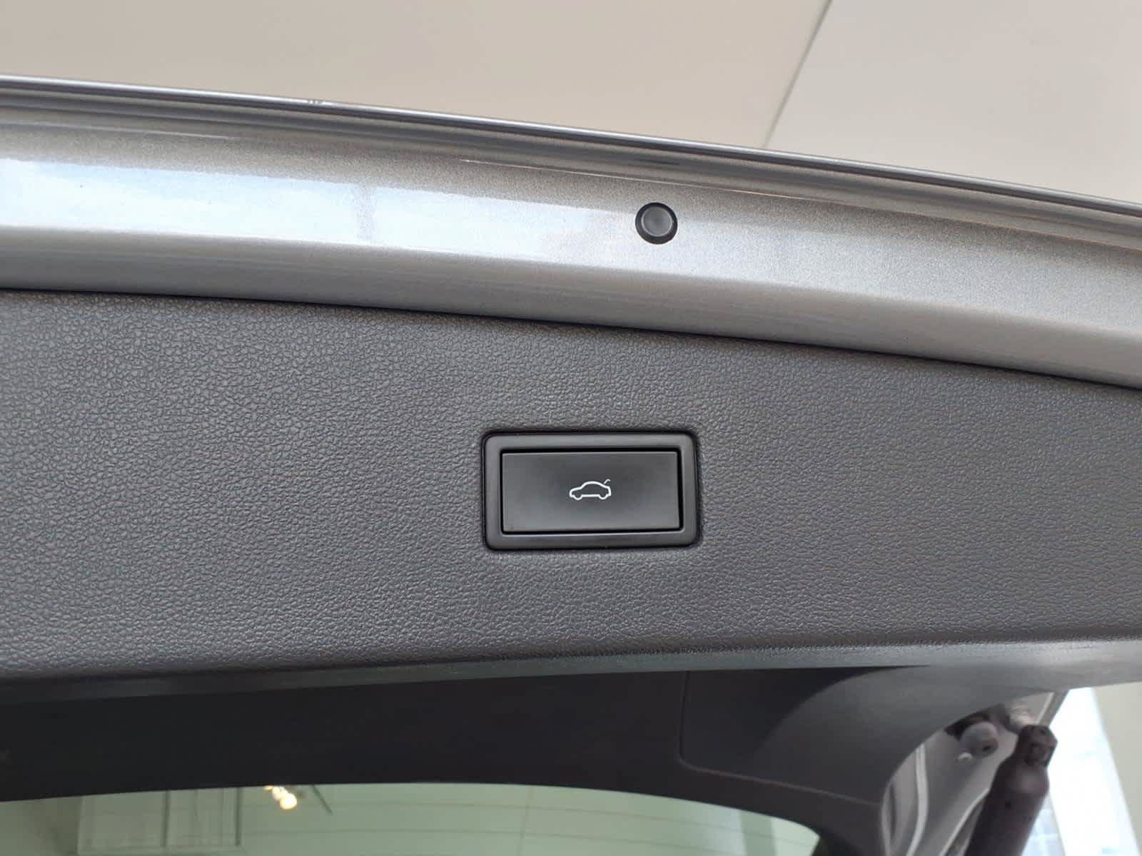 Used 2022 Volkswagen Tiguan SE AWD/4WD image 11