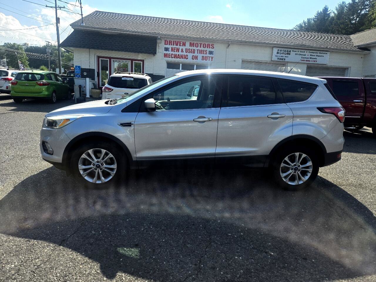 Used 2017 Ford Escape SE image 3